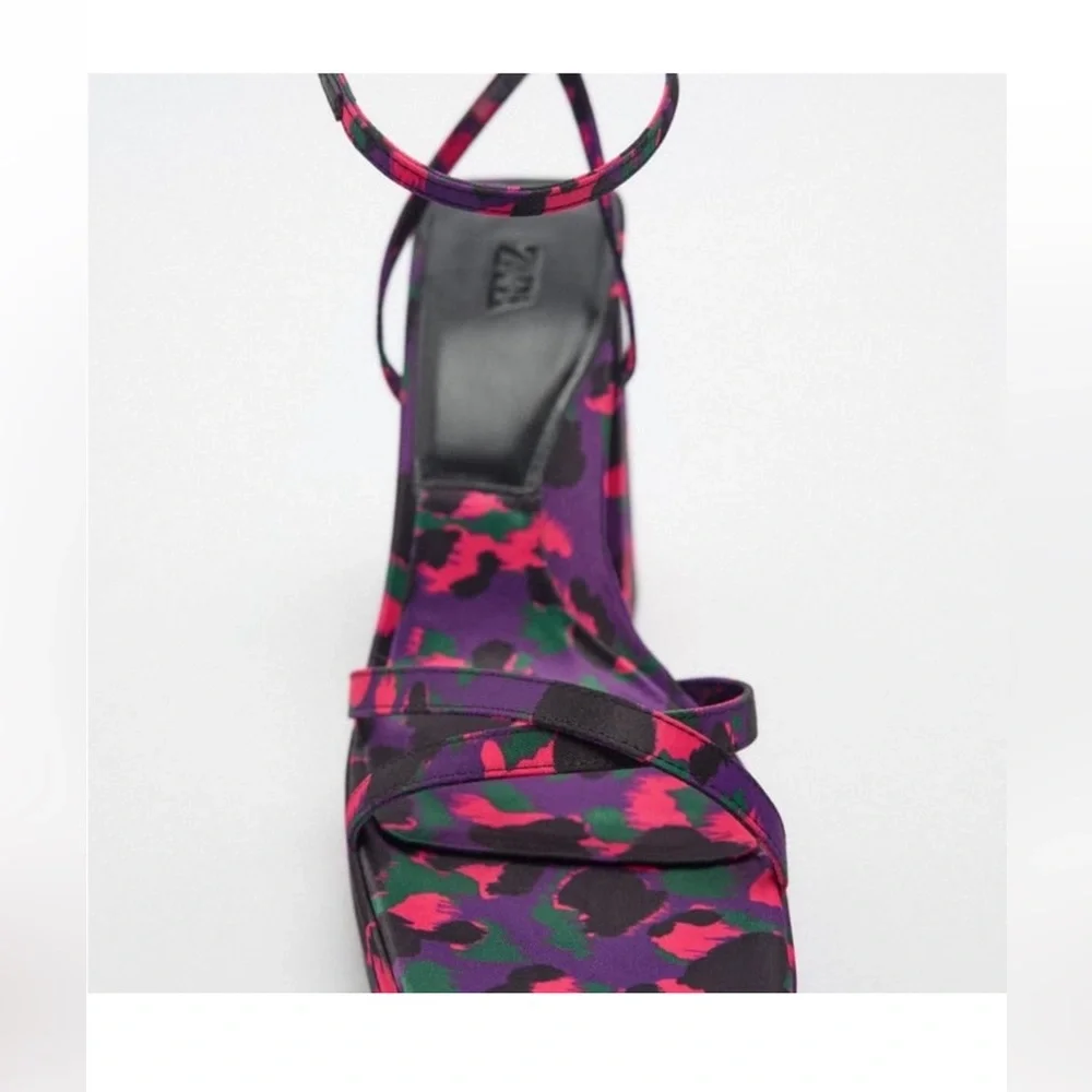 Printed platform sandals - Picture 3 of 5